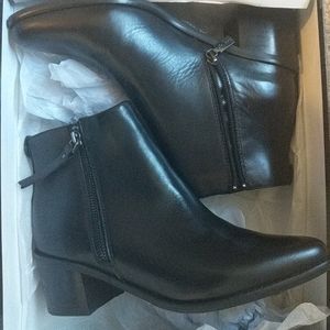 NWT Aqua College Waterproof Ankle Boots